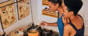 Cozinhe a gás encanado em sua residencia. Solicite a instalação de gás com a ComGás.